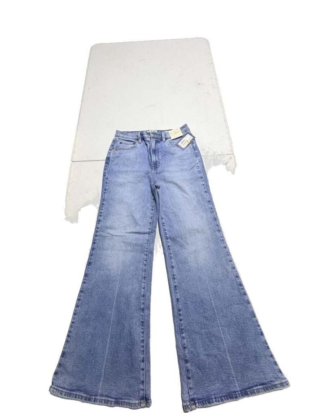Universal Thread Women's High-Rise 70s Flare Jeans Light Wash Size 8 Short
